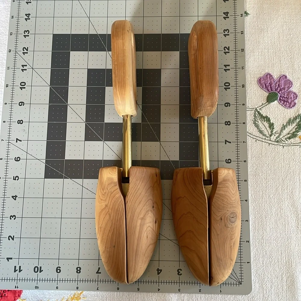 Johnson & Murphy vintage cedar pair of shoe tree/forms/stretchers